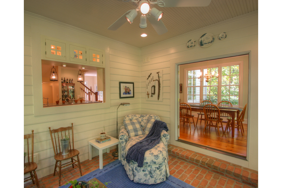 williamsburg colonial home covered porch