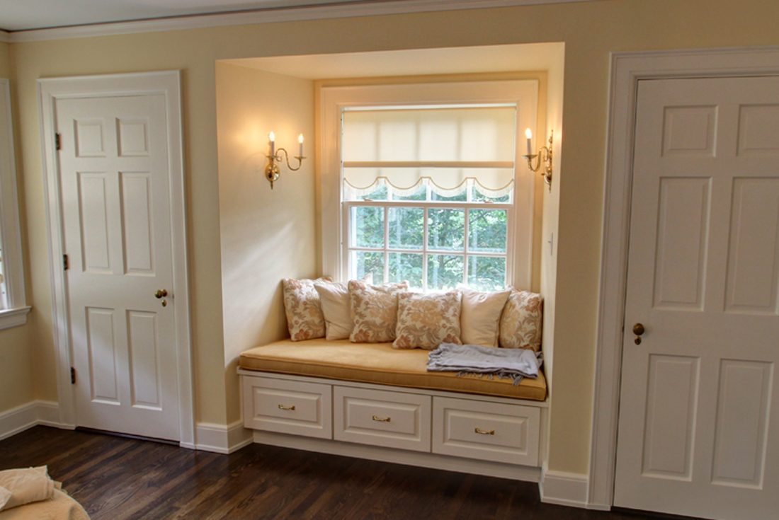 colonial revival window seat